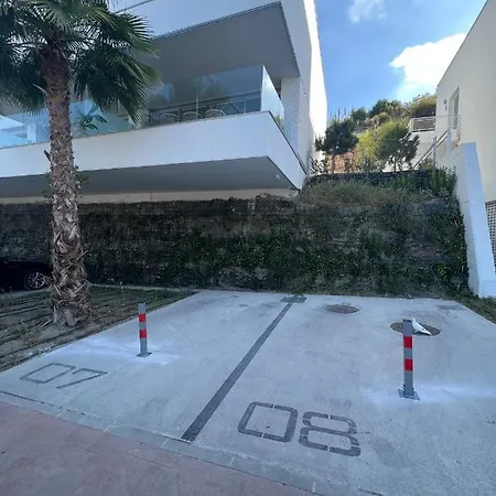 Hillside House- Modern, Upscale W/sea Views Nyaraló