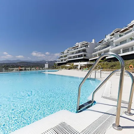Hillside House- Modern, Upscale W/sea Views