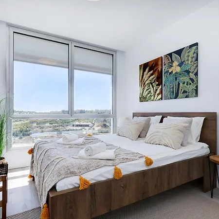 Hillside House- Modern, Upscale W/sea Views Holiday home Estepona