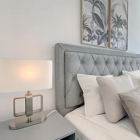 Hillside House- Modern, Upscale W/sea Views * Estepona