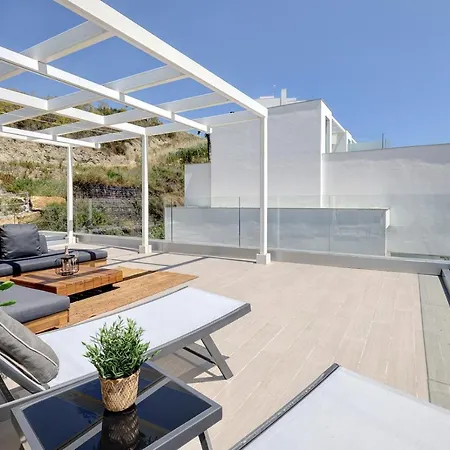 Hillside House- Modern, Upscale W/sea Views Estepona