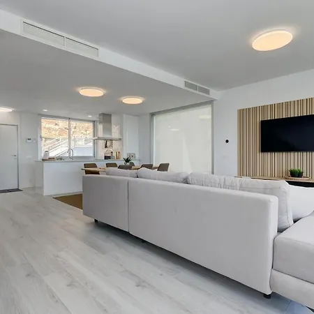 Hillside House- Modern, Upscale W/sea Views Estepona