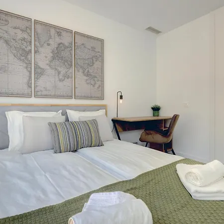 Hillside House- Modern, Upscale W/sea Views 펜션 에스테포나