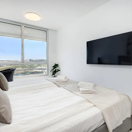 Hillside House- Modern, Upscale W/sea Views 펜션 *