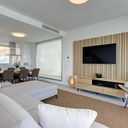펜션 Hillside House- Modern, Upscale W/sea Views