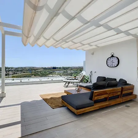 Hillside House- Modern, Upscale W/sea Views